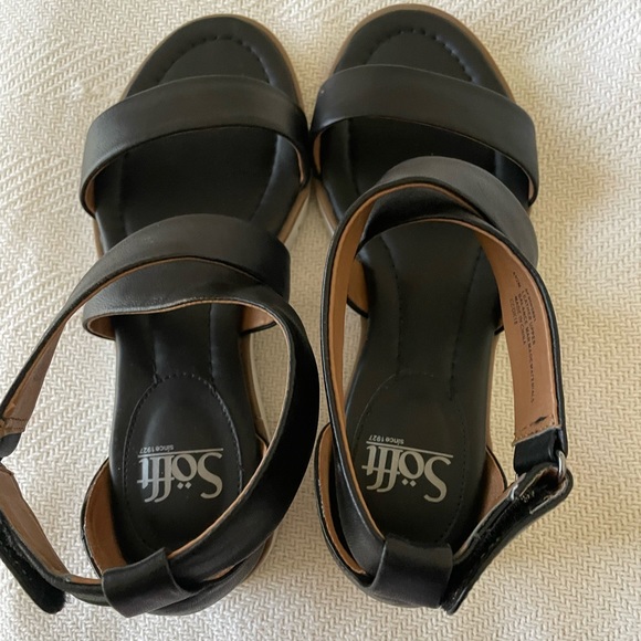 Sofft since1927 Velcro strap shoes size 6.5 - Picture 2 of 5